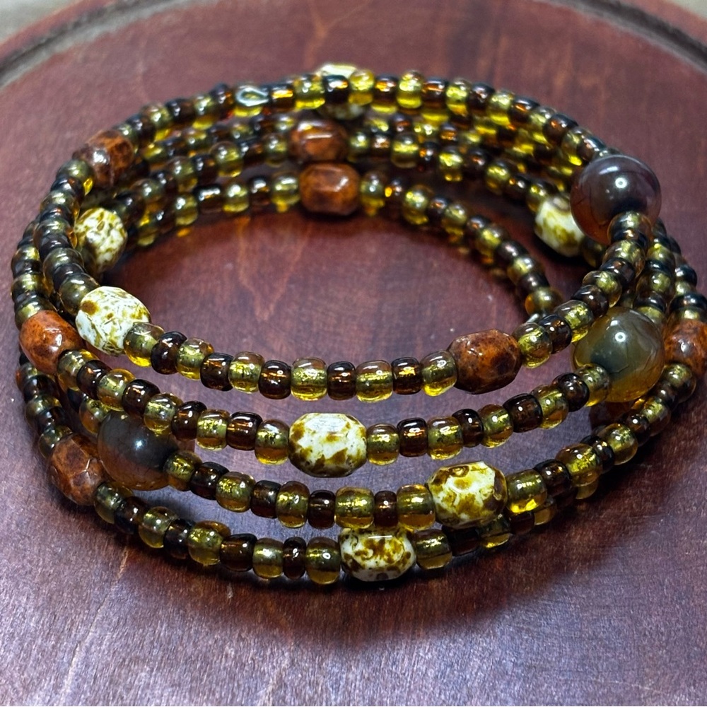 Beautiful memory wire bracelet, amber tones.